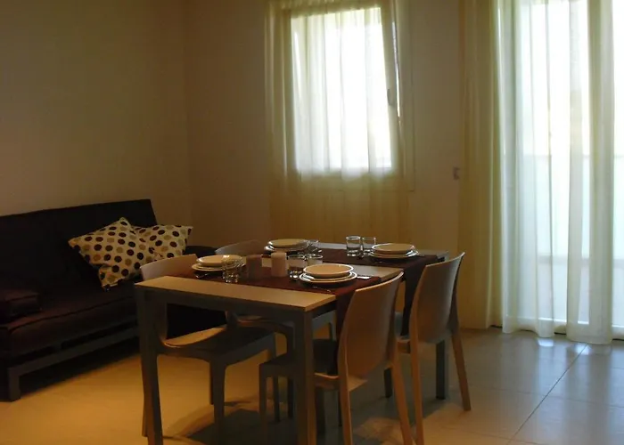 Irene מלון דירות מרקון